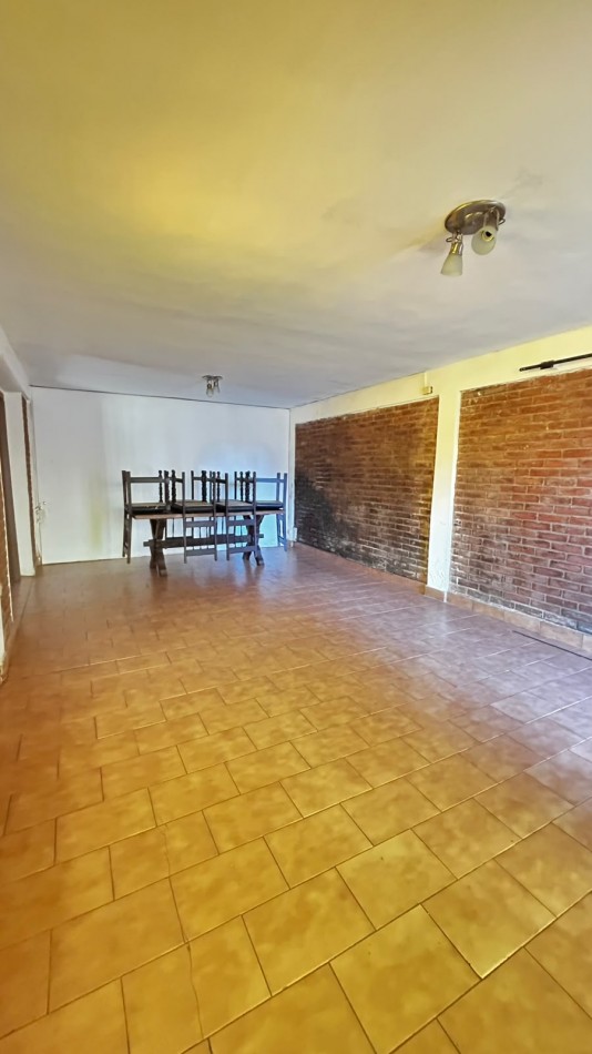 Casa de 4 ambientes con parque y garage, en alquiler 24 meses