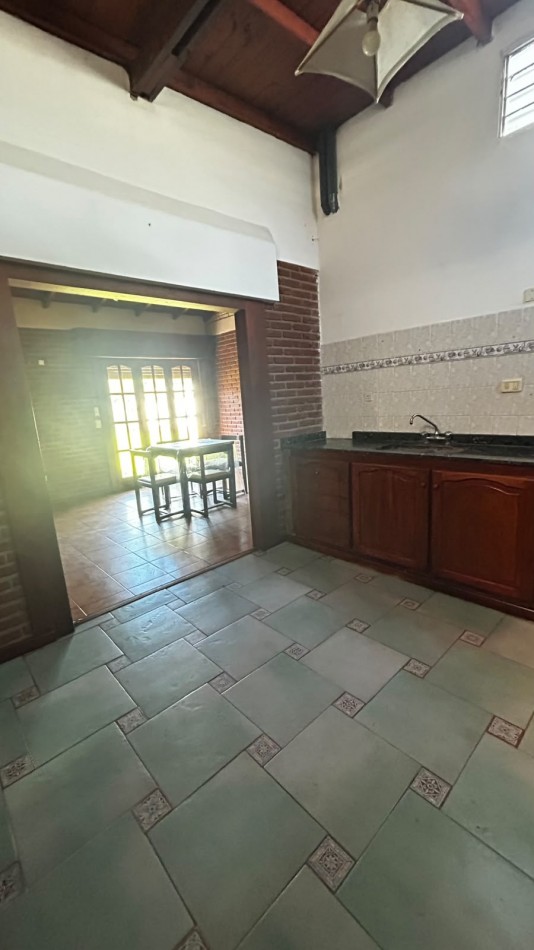 Casa de 4 ambientes con parque y garage, en alquiler 24 meses