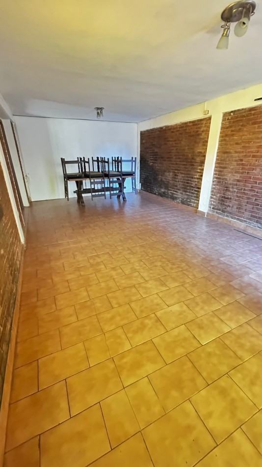 Casa de 4 ambientes con parque y garage, en alquiler 24 meses