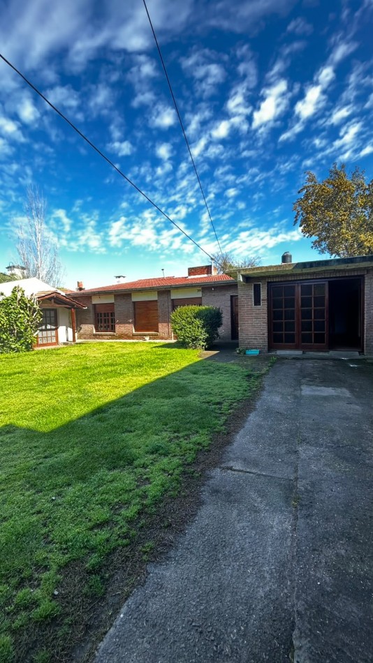 Casa de 4 ambientes con parque y garage, en alquiler 24 meses