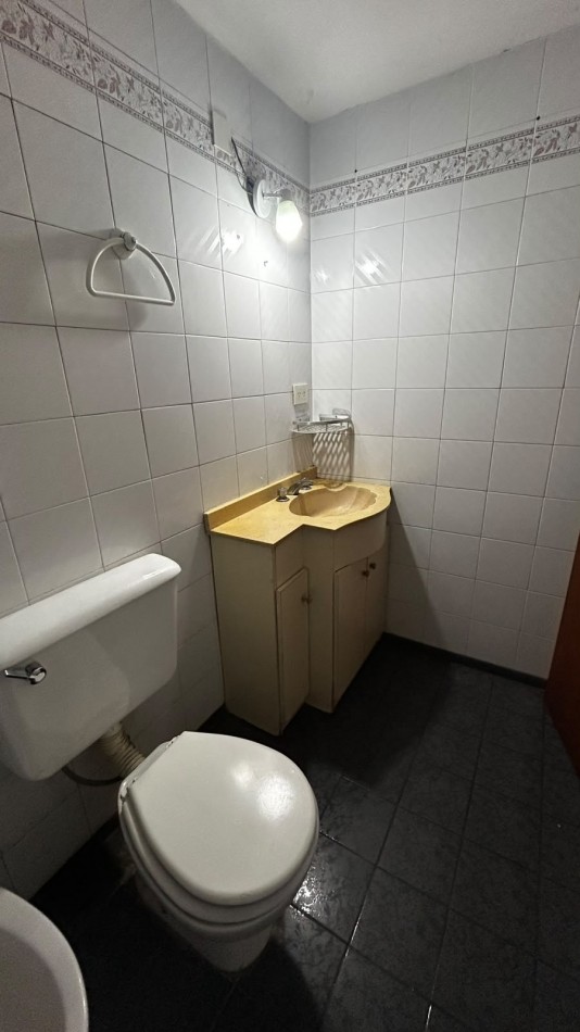 Casa de 4 ambientes con parque y garage, en alquiler 24 meses