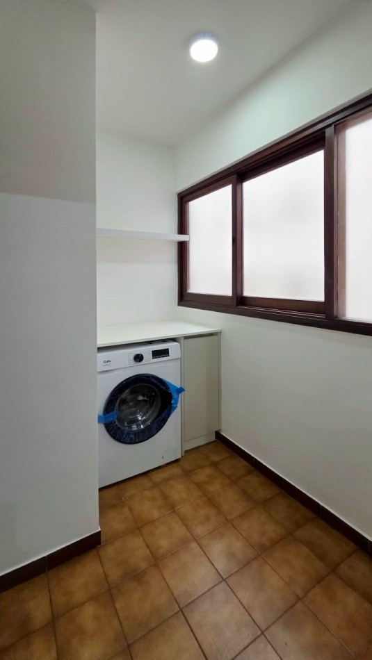 Departamento de 2 ambiente, al frente con balcon, y dependencia. Mar del Plata