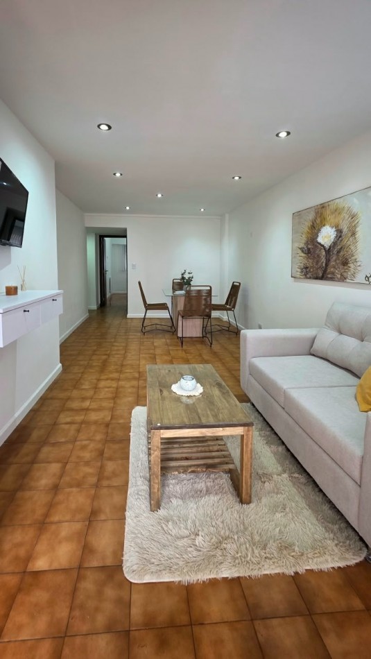 Departamento de 2 ambiente, al frente con balcon, y dependencia. Mar del Plata