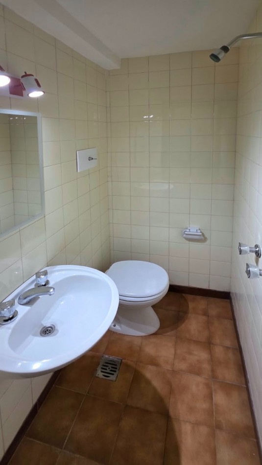 Departamento de 2 ambiente, al frente con balcon, y dependencia. Mar del Plata