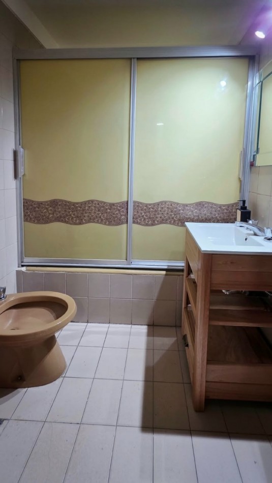 Departamento de 2 ambiente, al frente con balcon, y dependencia. Mar del Plata