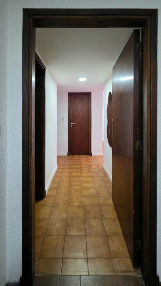 Departamento de 2 ambiente, al frente con balcon, y dependencia. Mar del Plata