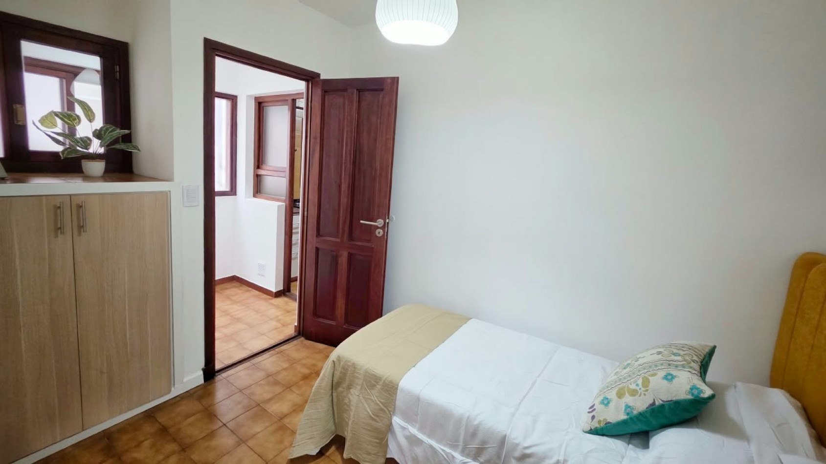 Departamento de 2 ambiente, al frente con balcon, y dependencia. Mar del Plata