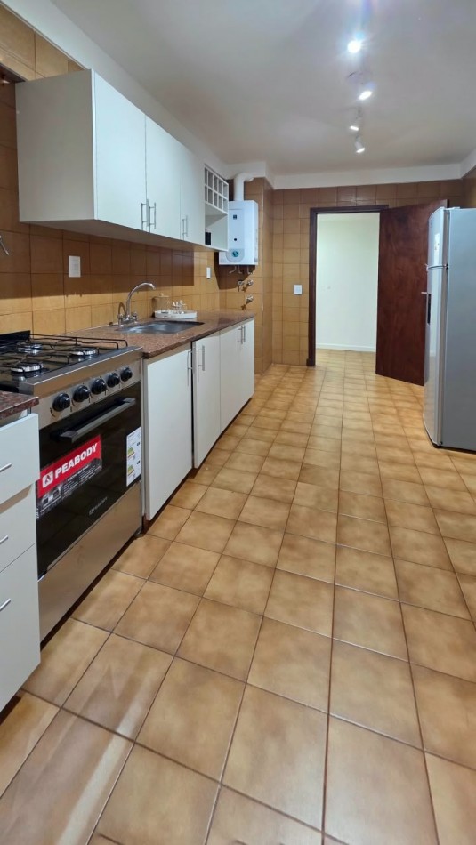 Departamento de 2 ambiente, al frente con balcon, y dependencia. Mar del Plata