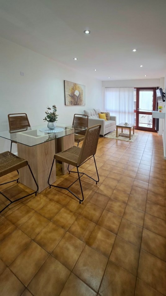 Departamento de 2 ambiente, al frente con balcon, y dependencia. Mar del Plata