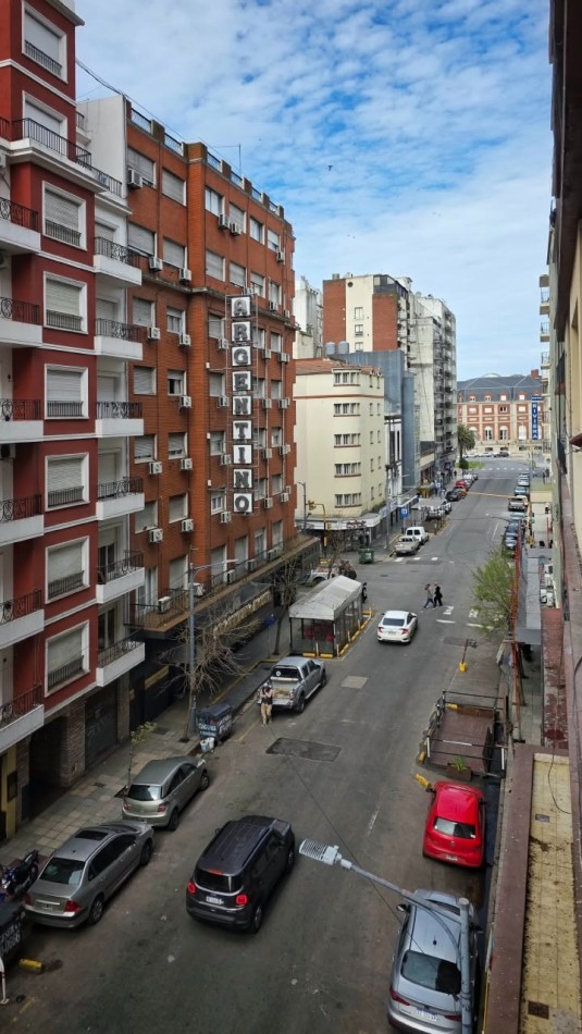Departamento de 2 ambiente, al frente con balcon, y dependencia. Mar del Plata