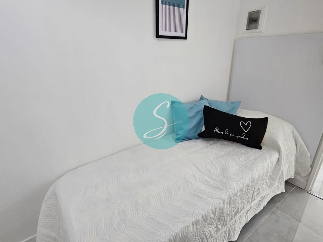 Departamento de 2 ambientes, con dependencia y balcon saliente al frente