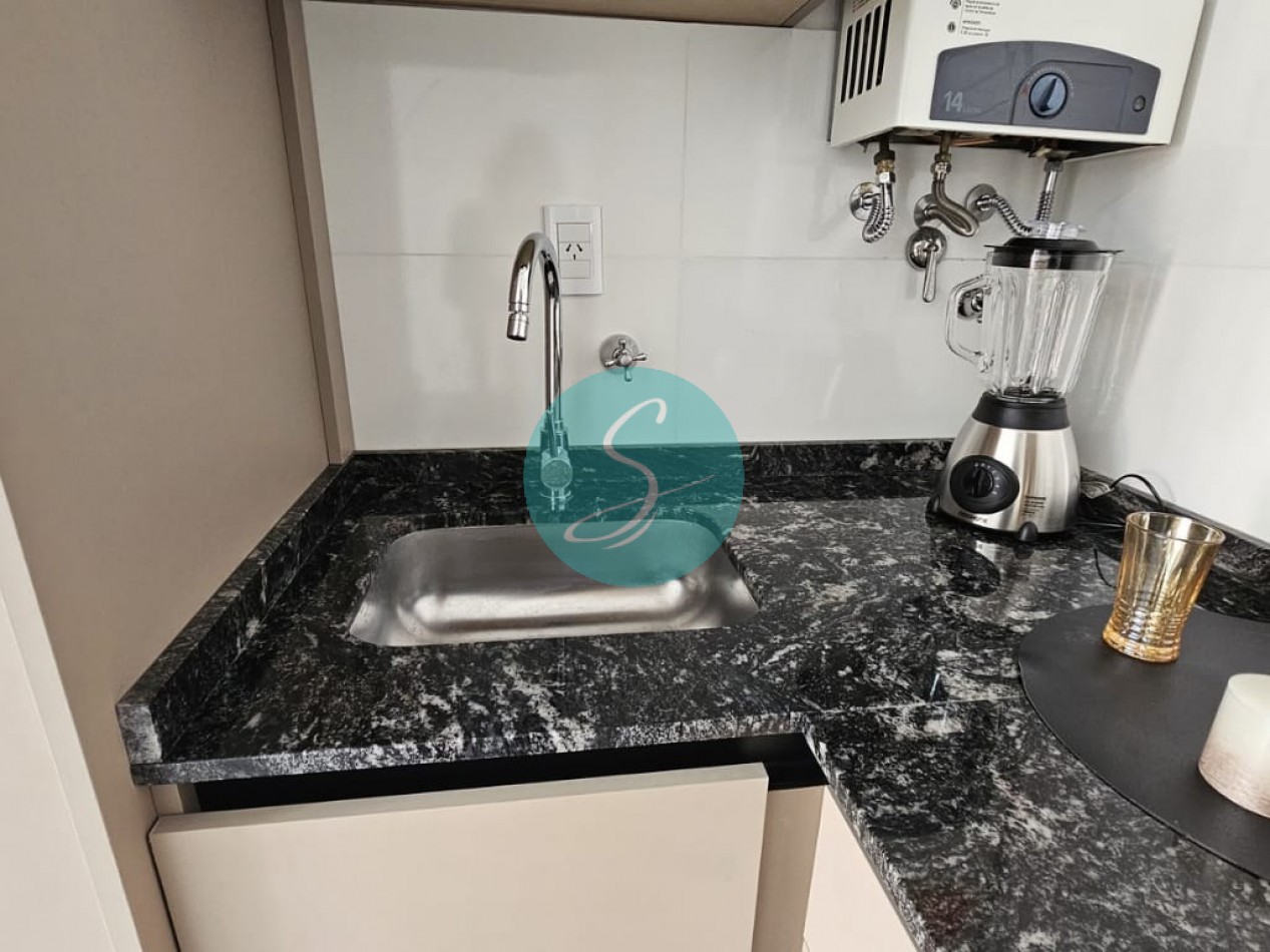 Departamento de 2 ambientes, con dependencia y balcon saliente al frente