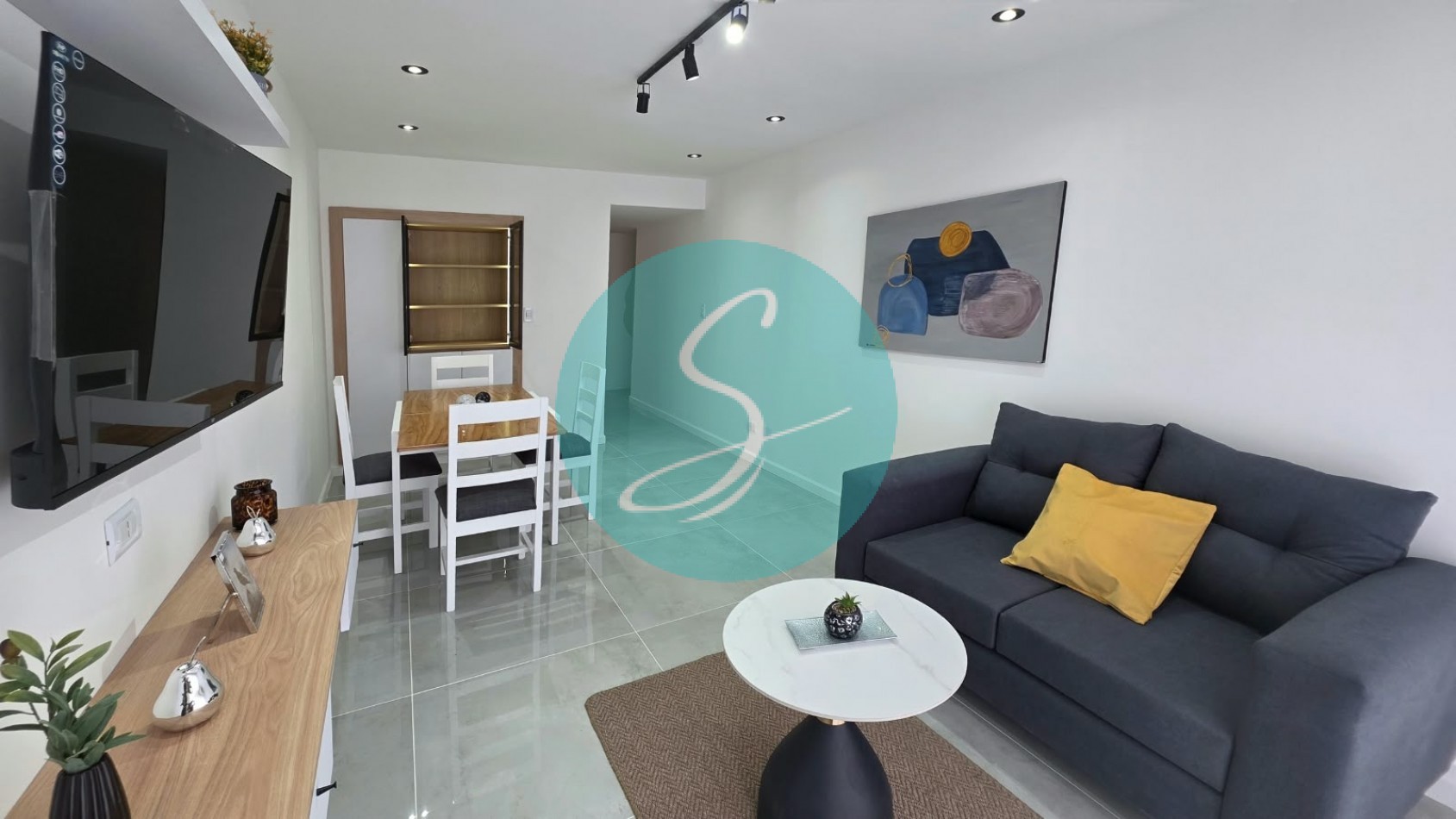 Departamento de 2 ambiente, al frente con dependencia, balcon y vista lateral al Mar