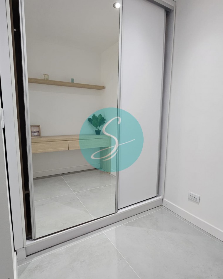 Departamento de 2 ambientes, con dependencia y balcon saliente al frente
