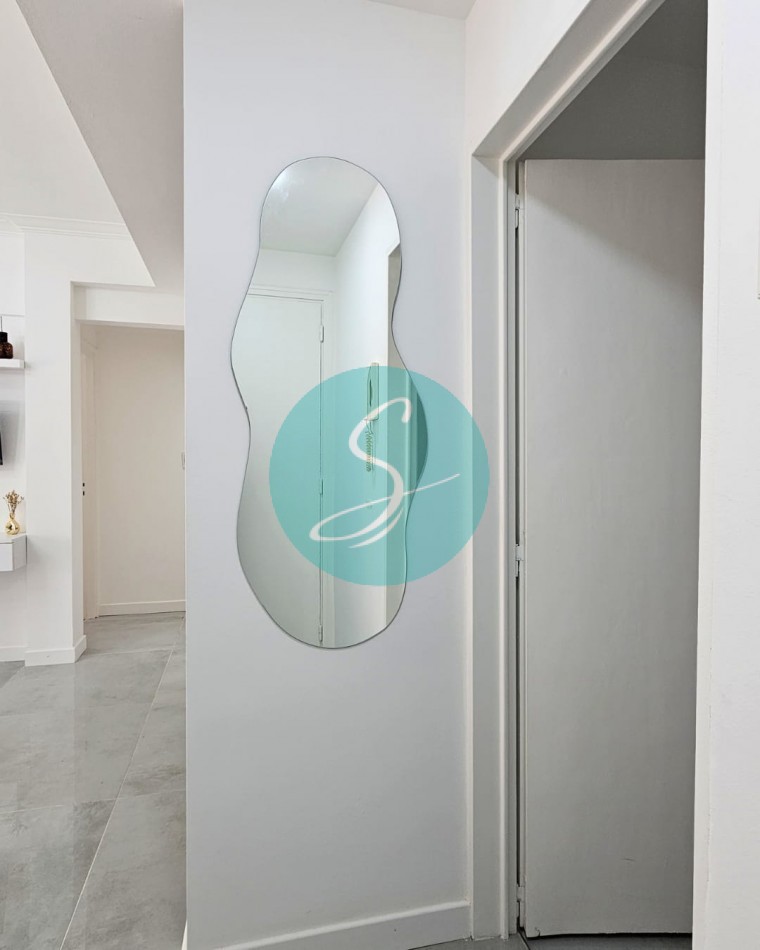 Departamento de 2 ambientes, con dependencia y balcon saliente al frente