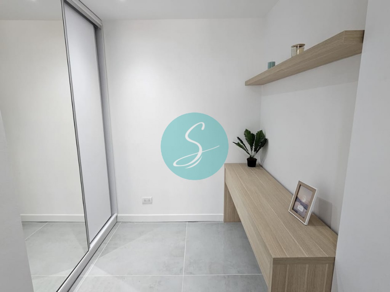 Departamento de 2 ambientes, con dependencia y balcon saliente al frente