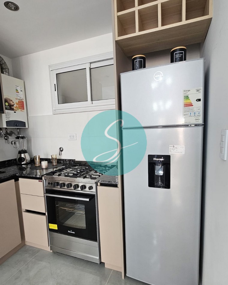 Departamento de 2 ambientes, con dependencia y balcon saliente al frente