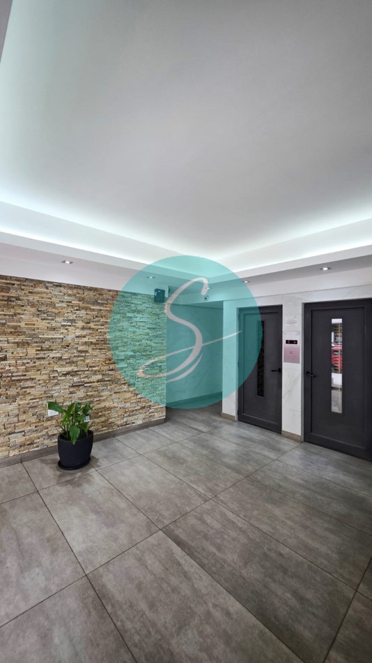 Departamento de 1 Ambiente, con balcon saliente, Zona Guemes