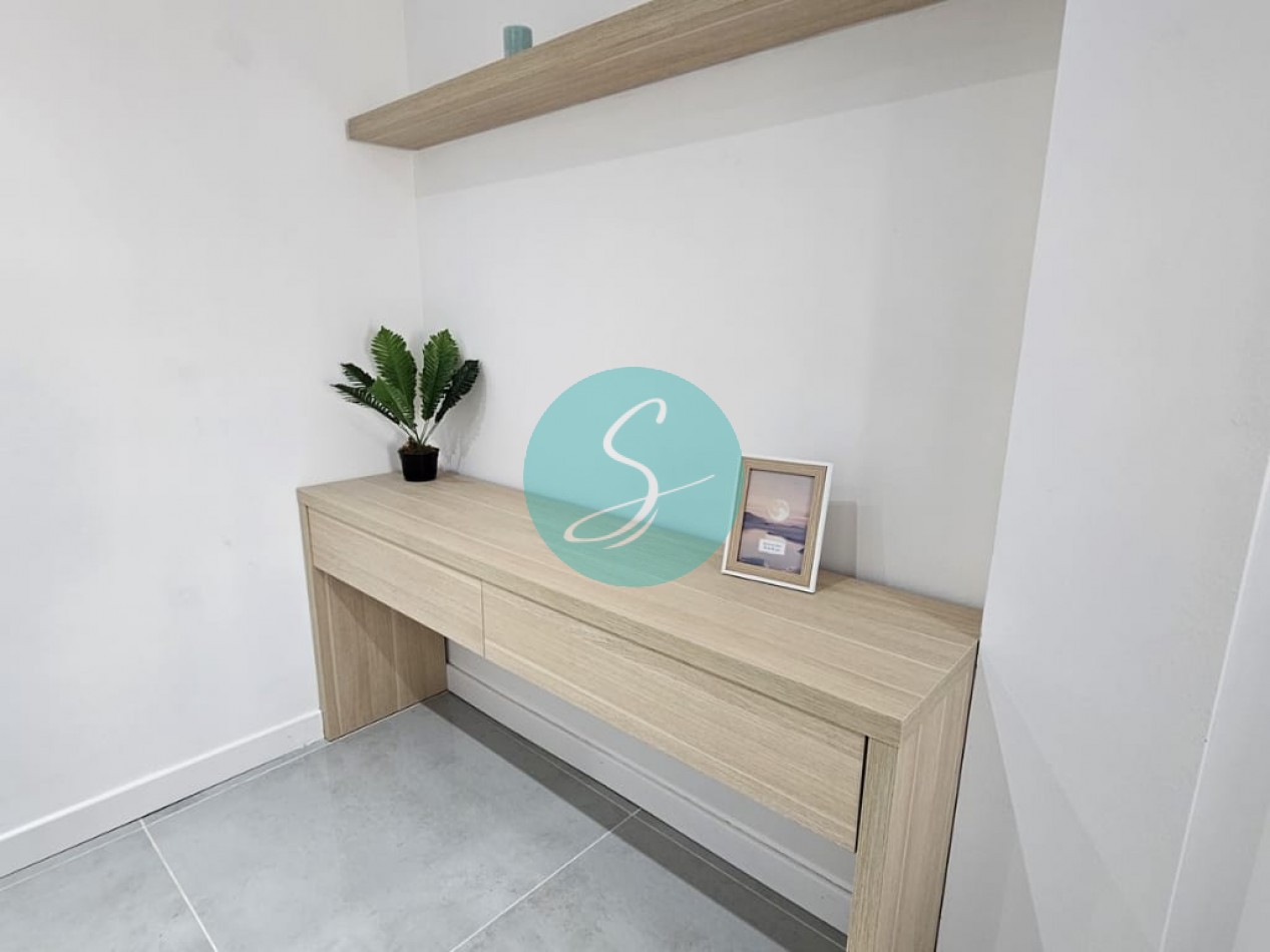 Departamento de 2 ambientes, con dependencia y balcon saliente al frente