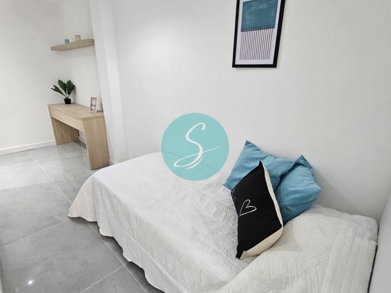 Departamento de 2 ambientes, con dependencia y balcon saliente al frente