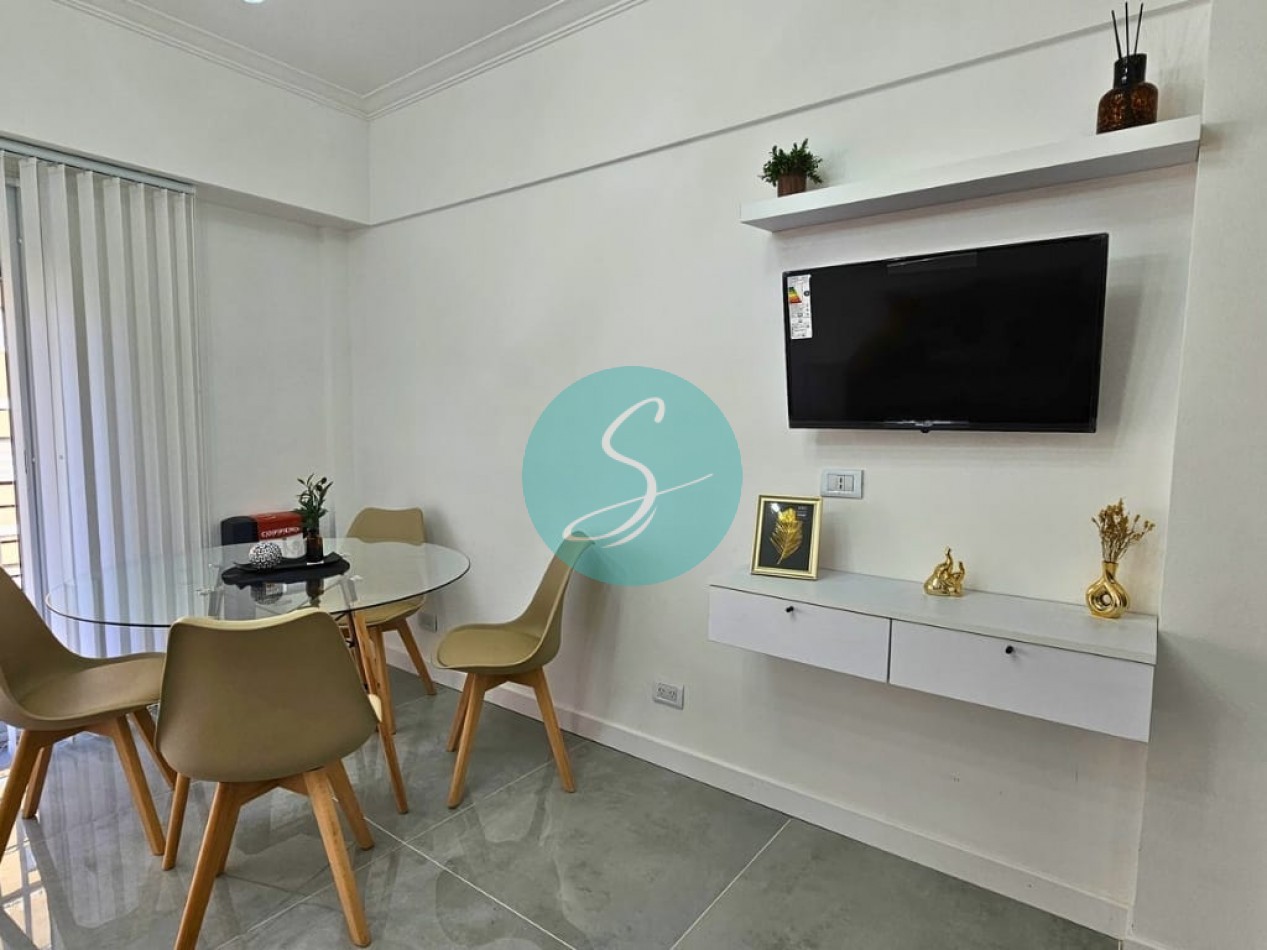 Departamento de 2 ambientes, con dependencia y balcon saliente al frente