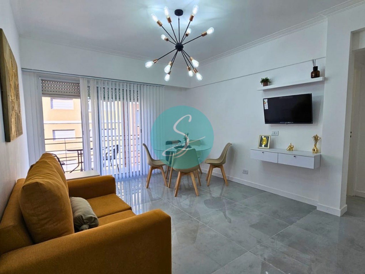 Departamento de 2 ambientes, con dependencia y balcon saliente al frente