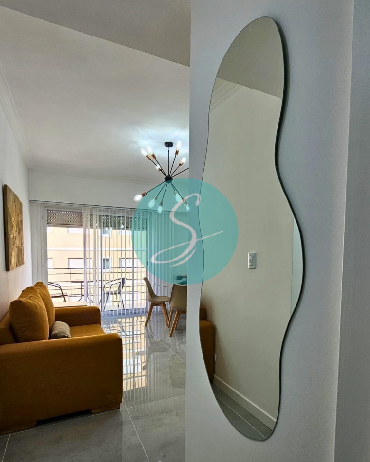 Departamento de 2 ambientes, con dependencia y balcon saliente al frente