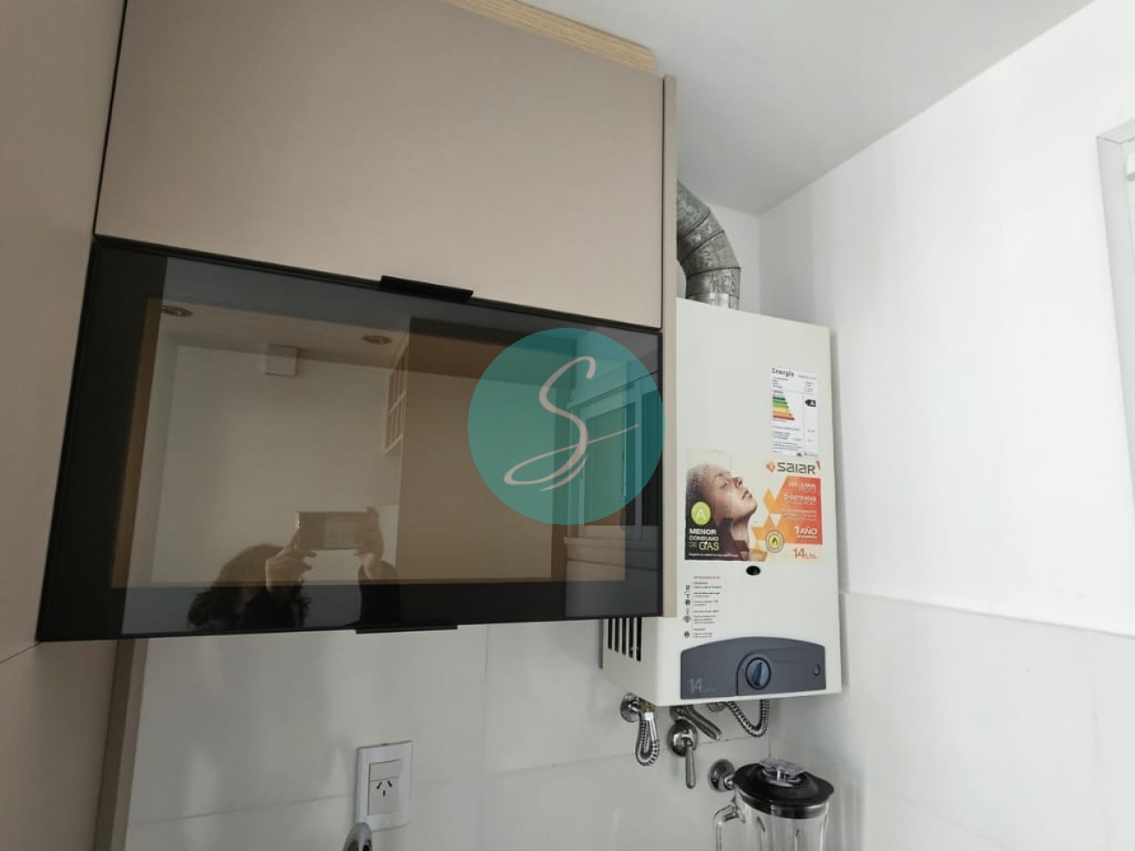 Departamento de 2 ambientes, con dependencia y balcon saliente al frente