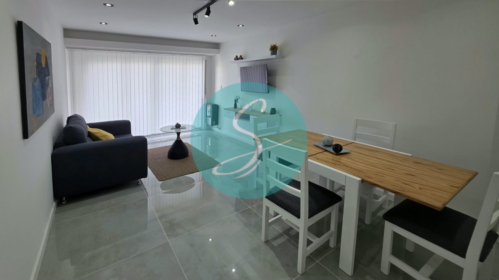 Departamento de 2 ambiente, al frente con dependencia, balcon y vista lateral al Mar