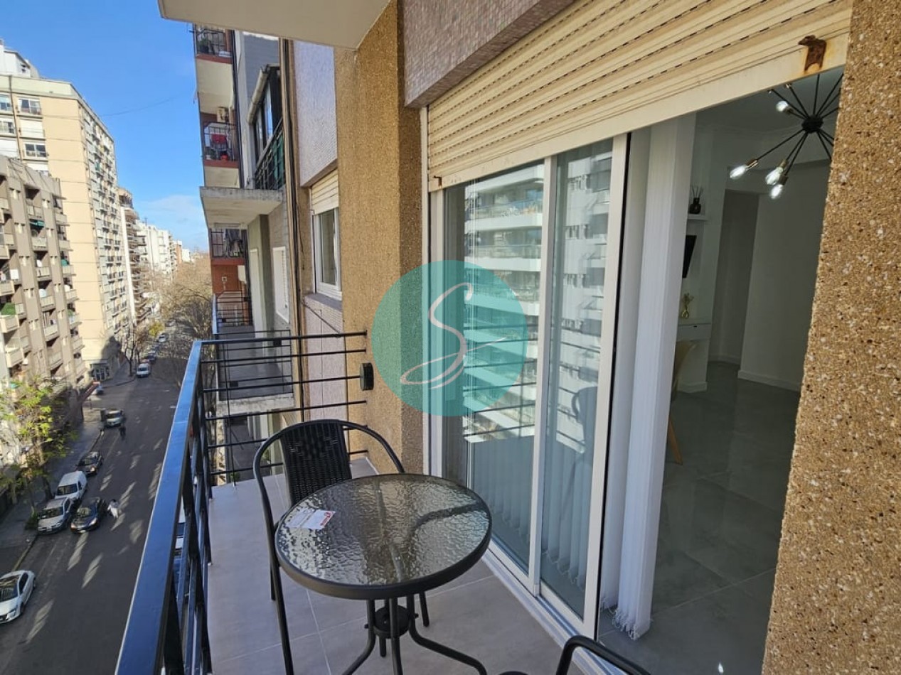Departamento de 2 ambientes, con dependencia y balcon saliente al frente
