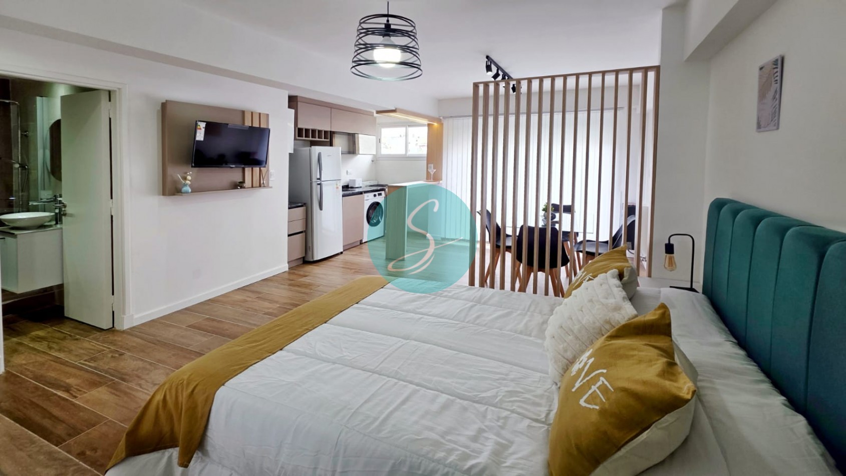 Departamento de 1 Ambiente, con balcon saliente, Zona Guemes
