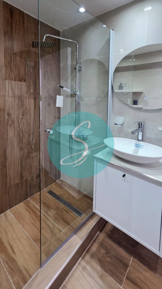 Departamento de 1 Ambiente, con balcon saliente, Zona Guemes