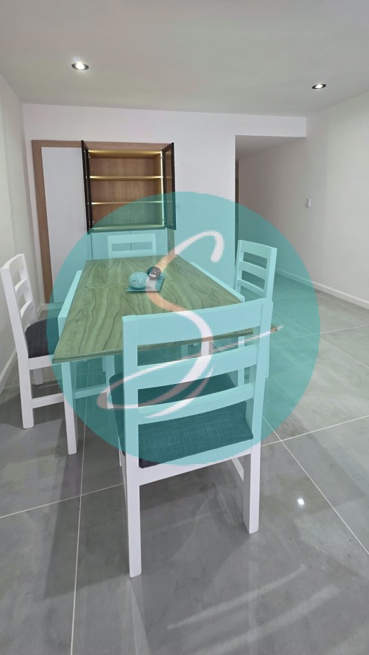 Departamento de 2 ambiente, al frente con dependencia, balcon y vista lateral al Mar