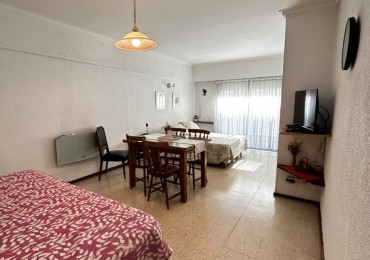 ¡Oportunidad! Departamento de 1 ambiente, con balcon saliente. Plaza Colon