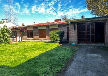 Casa de 4 ambientes con parque y garage, en alquiler 24 meses
