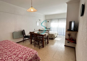 ¡Oportunidad! Departamento de 1 ambiente, con balcon saliente. Plaza Colon