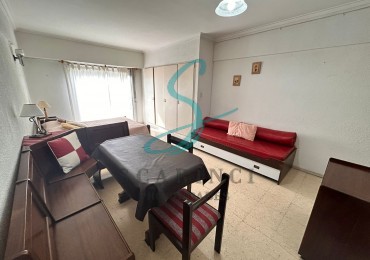 Alquiler 24 meses. Departamento de 1 Ambiente, Plaza Colon.
