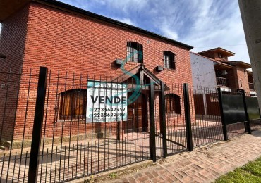Casa de 4 ambientes en Venta, Barrio Los Pinares